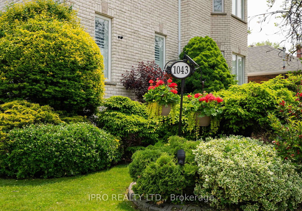 1043-greenwood-avenue-east-york-ontario-e12196396