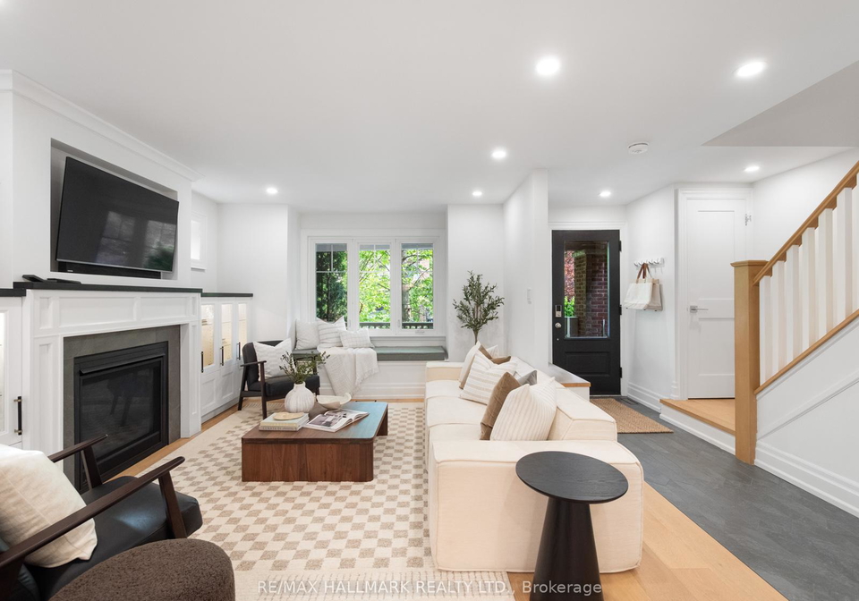 18-thorncliffe-avenue-east-york-ontario-e12199813