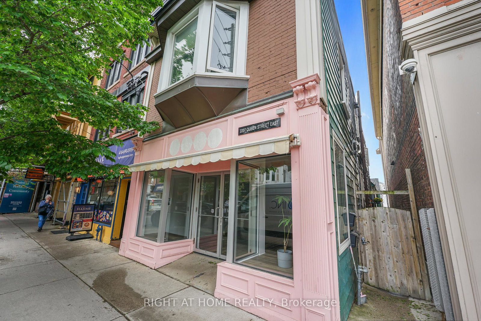 2207-queen-street-e-toronto-ontario-e12201940