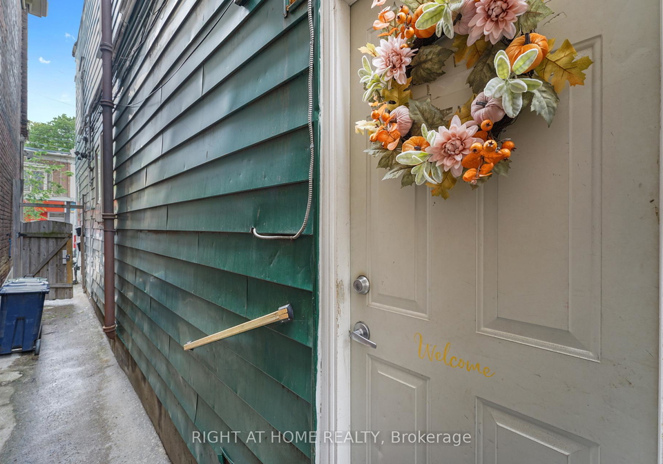 2207-queen-street-e-toronto-ontario-e12201940