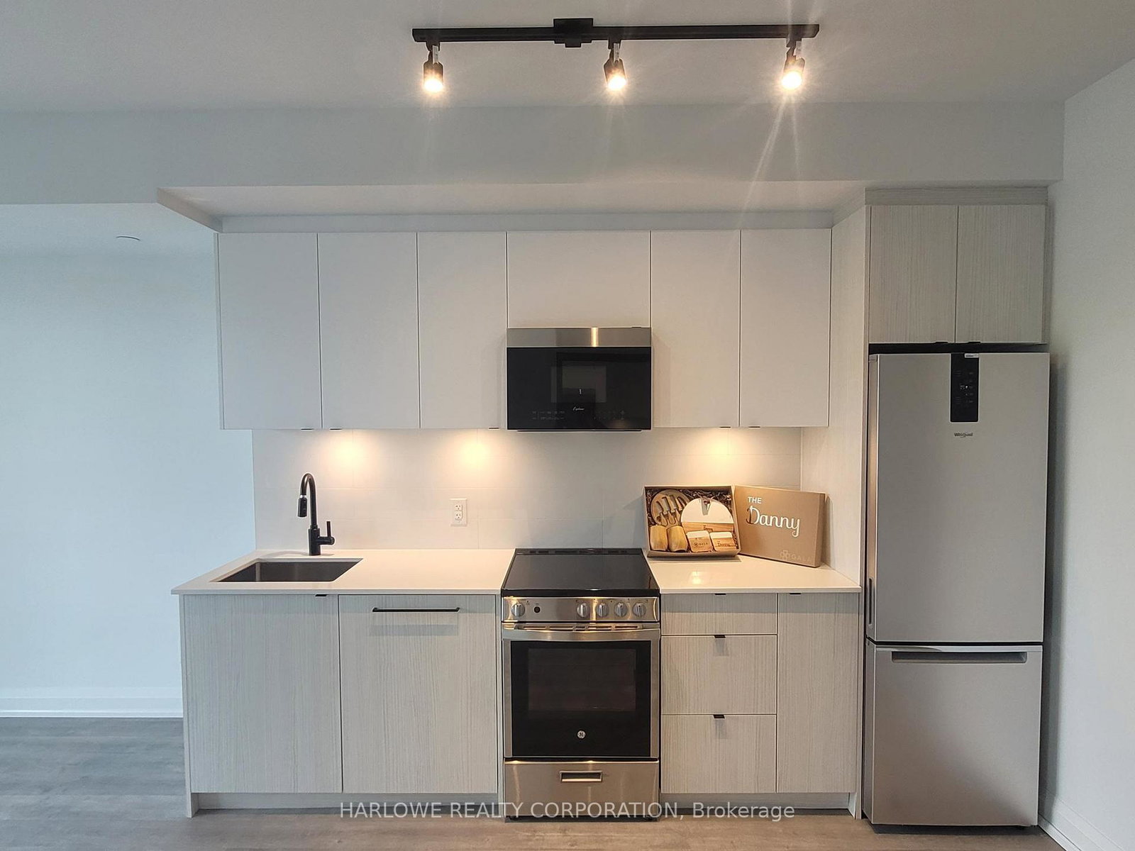 2369-danforth-avenue-toronto-ontario-e12203486