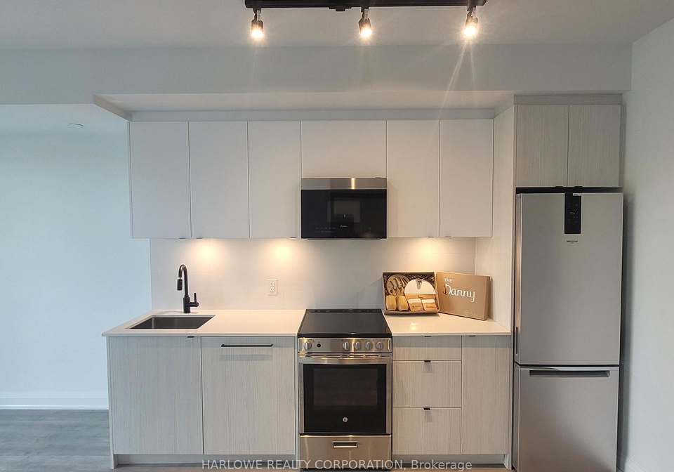 2369-danforth-avenue-toronto-ontario-e12203486