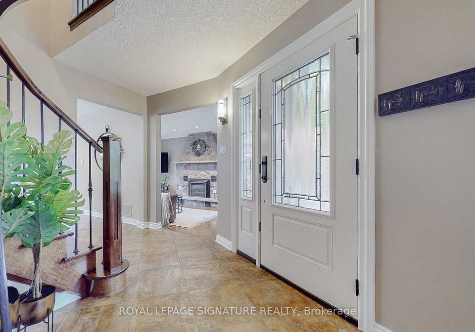 6-harlowe-court-whitby-ontario-e12209385