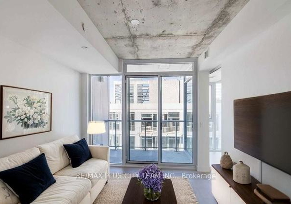 15-baseball-place-toronto-ontario-e12210383