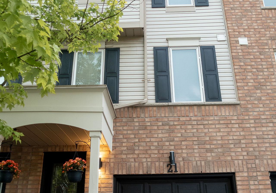 21-mcgonigal-lane-ajax-ontario-e12210715