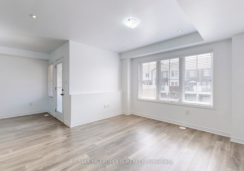 1054-clipper-lane-pickering-ontario-e12214390