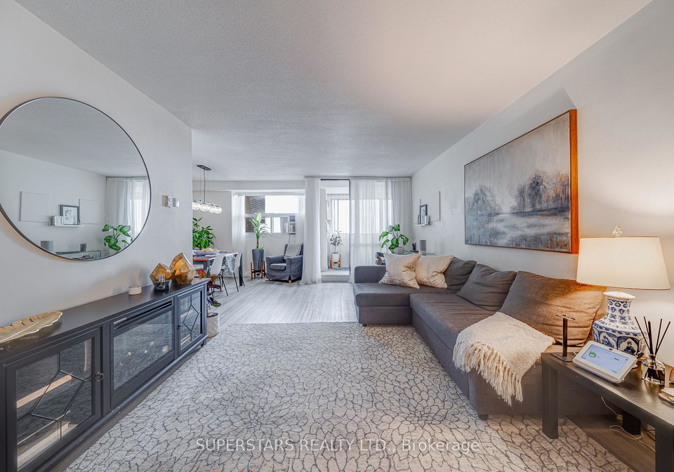 3-massey-square-east-york-ontario-e12215855