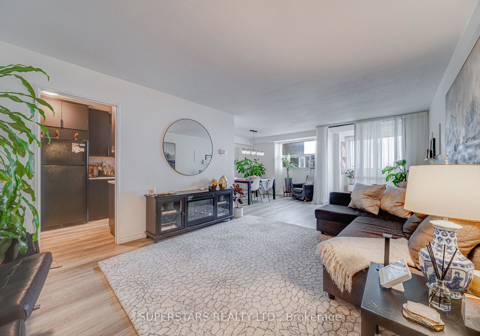 3-massey-square-east-york-ontario-e12215855