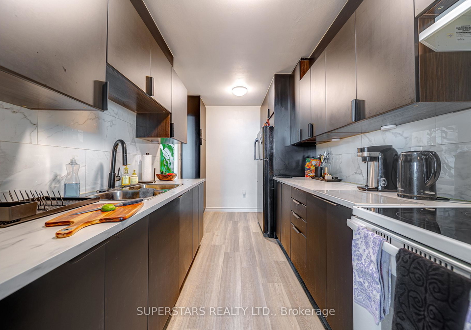 3-massey-square-east-york-ontario-e12215855