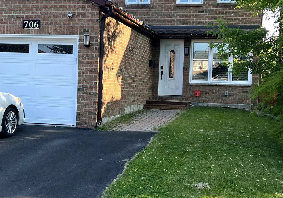 706-sultana-square-w-pickering-ontario-e12218986