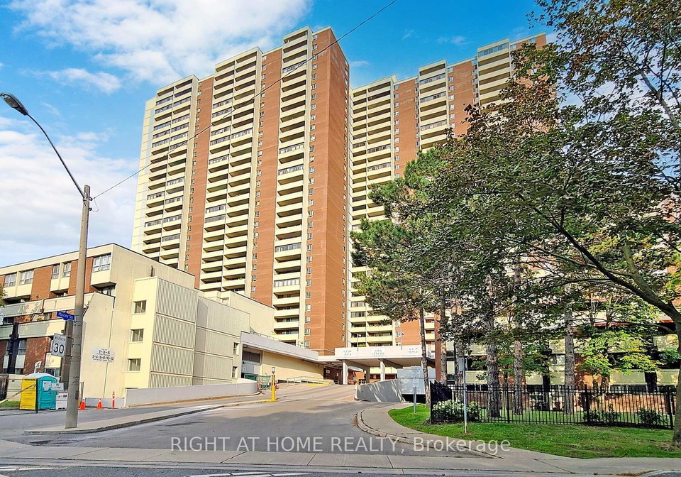 1-massey-square-east-york-ontario-e12219183