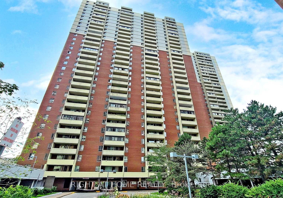 1-massey-square-east-york-ontario-e12219183