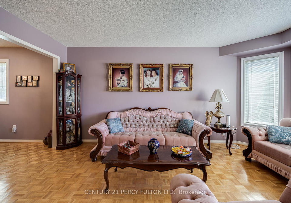 249-mossbrook-square-pickering-ontario-e12222637