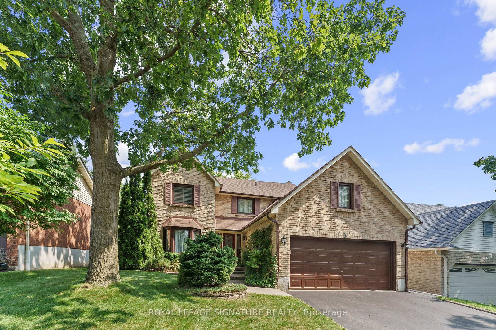 3-nearctic-court-whitby-ontario-e12223467