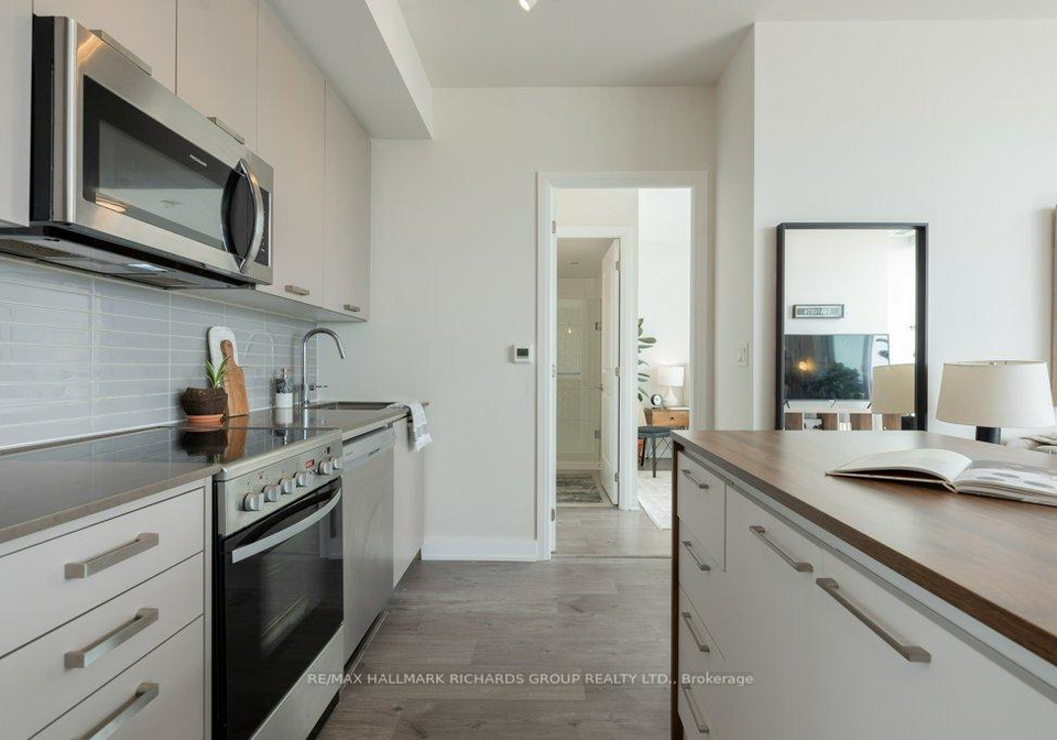 2301-danforth-avenue-toronto-ontario-e12229689