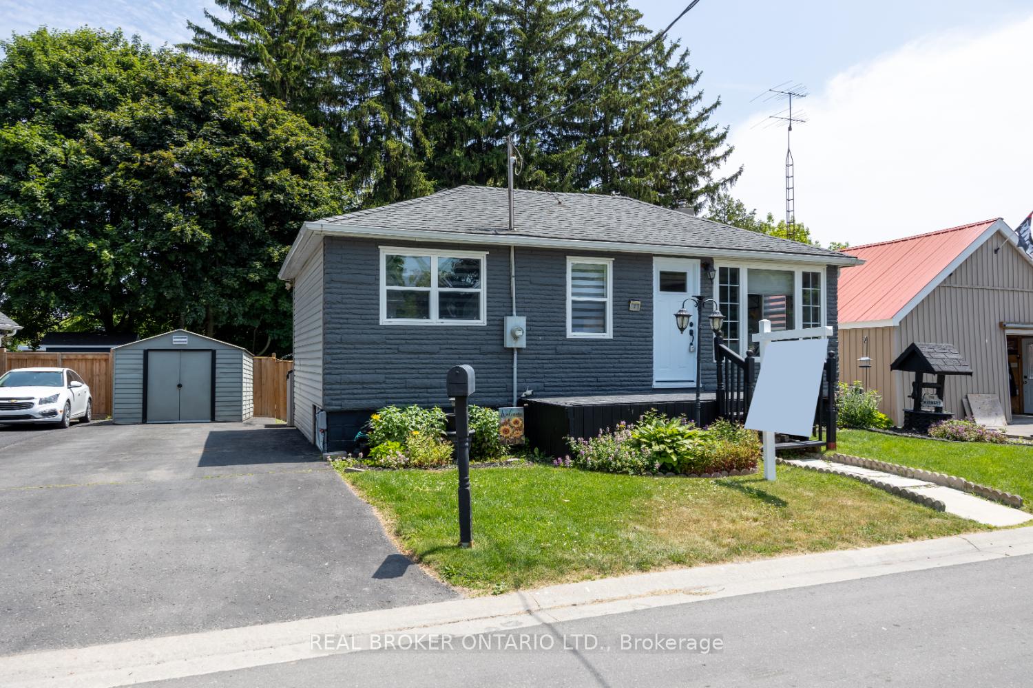 3-lambs-lane-clarington-ontario-e12229878