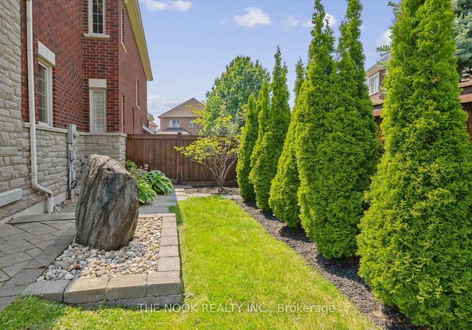 10-heathfield-street-whitby-ontario-e12231849