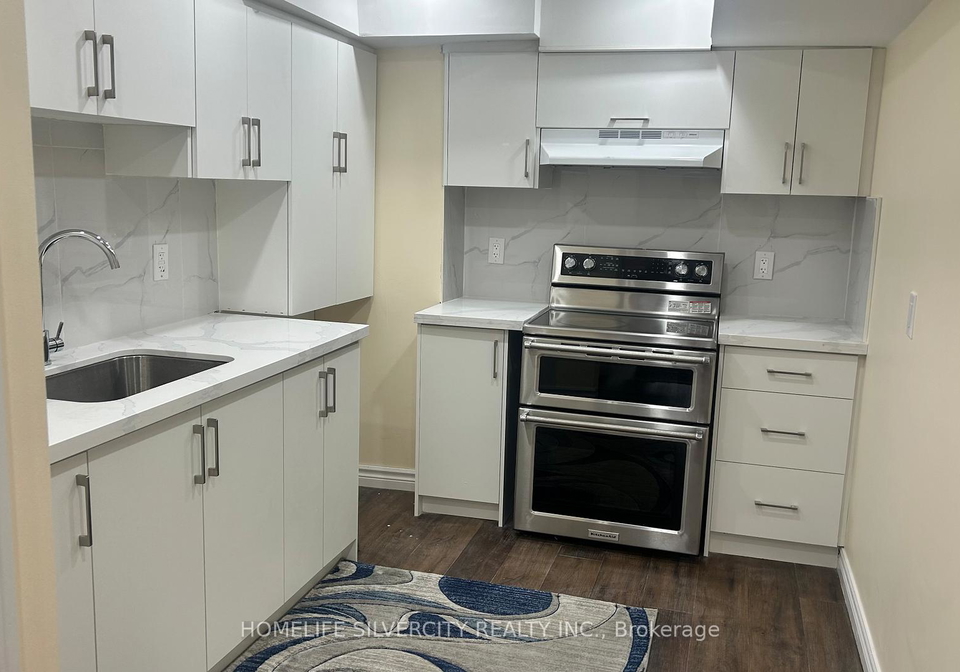 2421-dress-circle-oshawa-ontario-e12237891