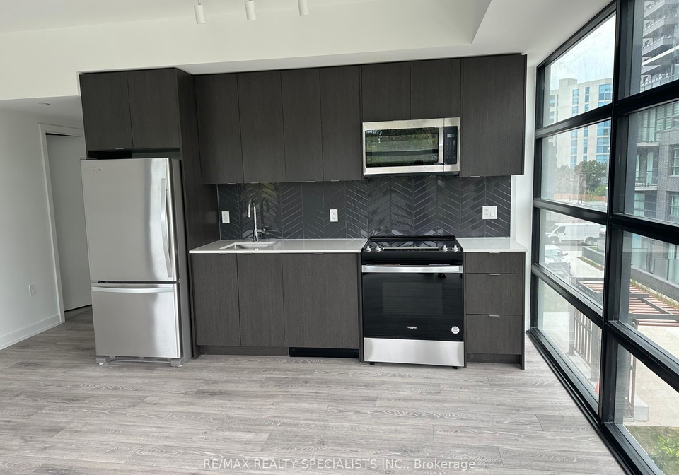 1614d-charles-street-n-whitby-ontario-e12237907