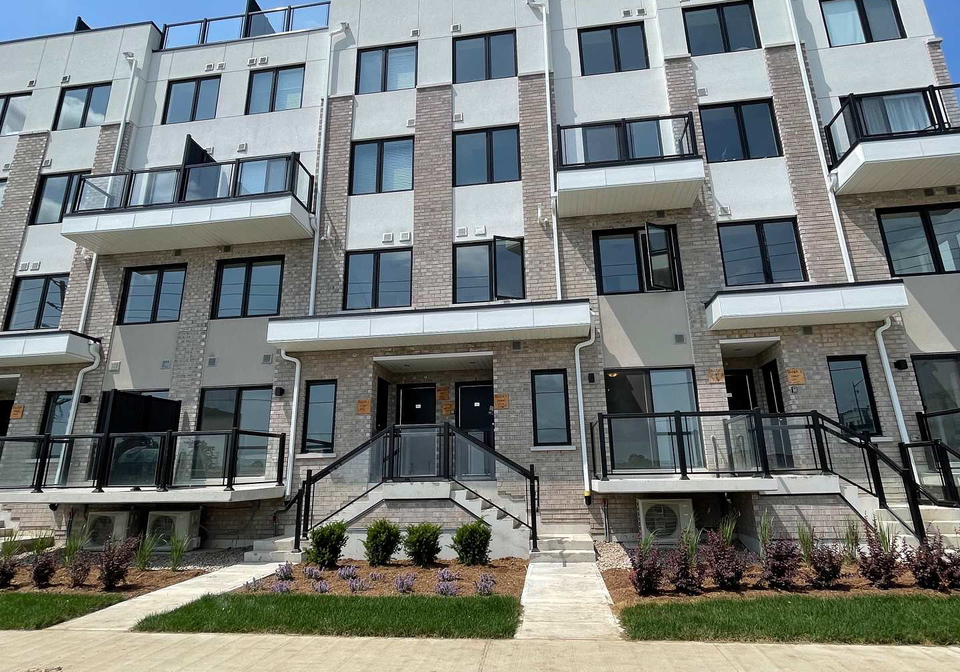 1695-dersan-street-pickering-ontario-e12239156