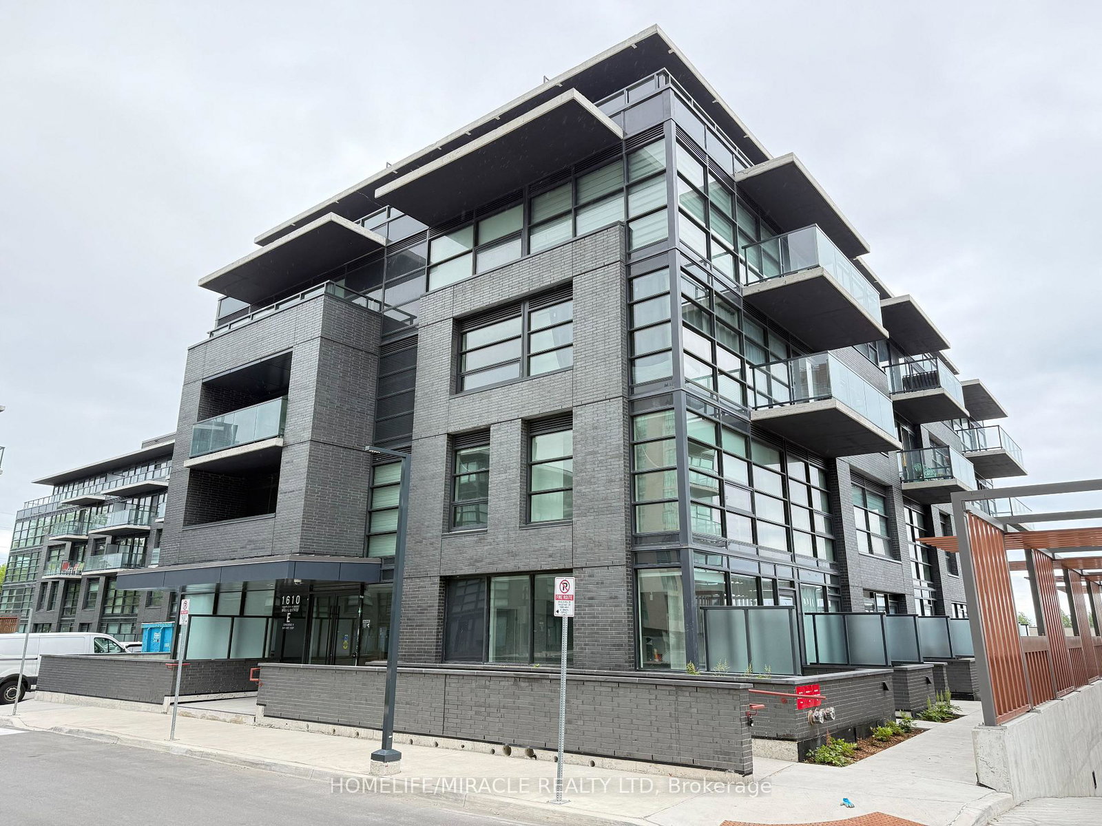 1614-charles-street-whitby-ontario-e12241087