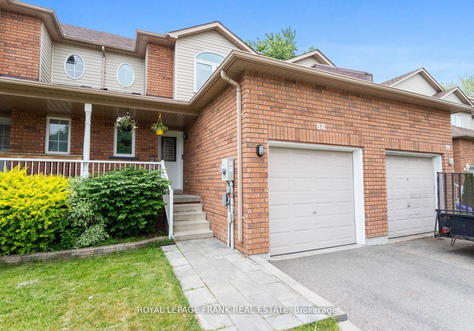 88-richfield-square-clarington-ontario-e12241592