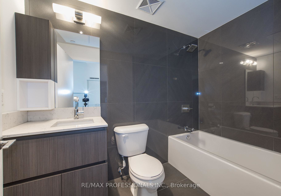 15-baseball-place-toronto-ontario-e12243410