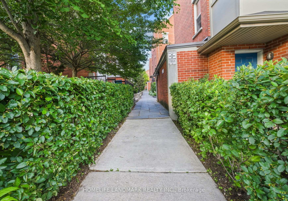 2-kay-macpherson-lane-toronto-ontario-e12243540