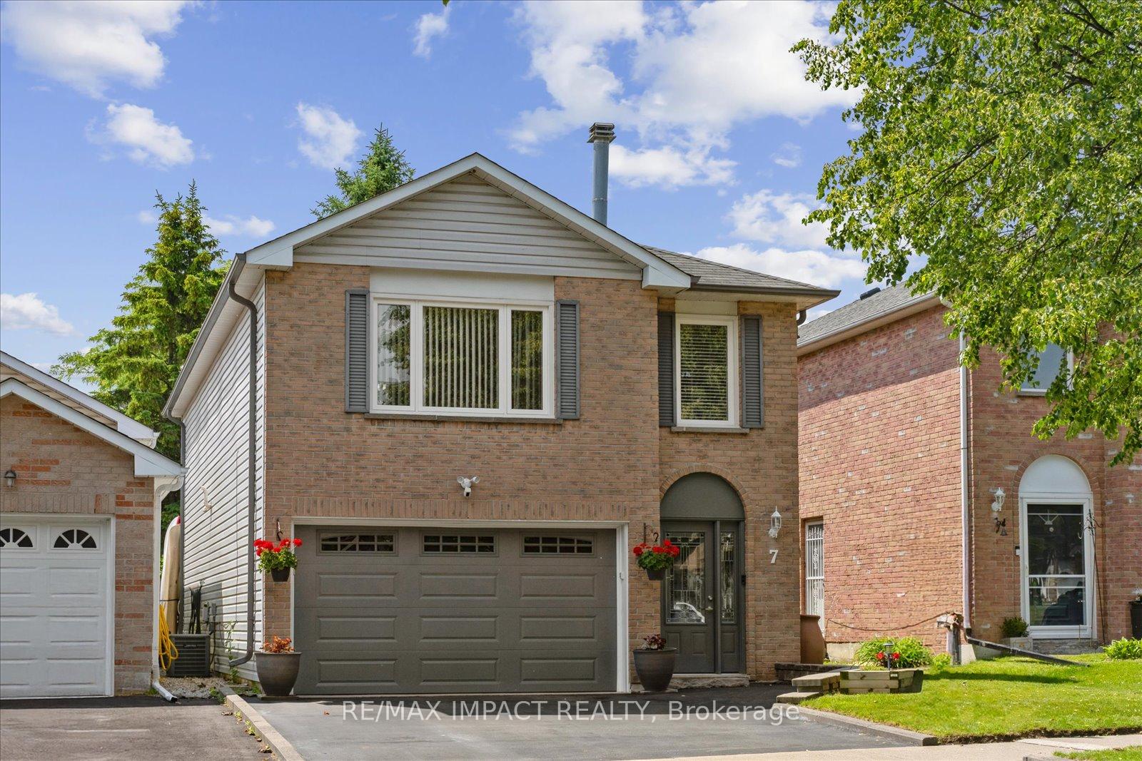 7-farncomb-crescent-clarington-ontario-e12243911