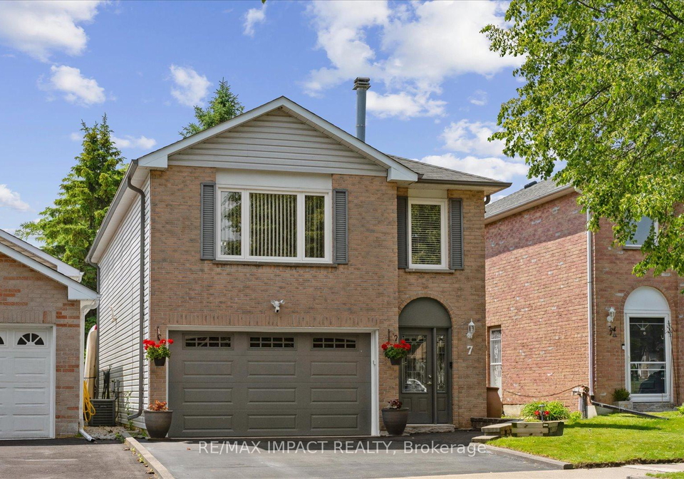 7-farncomb-crescent-clarington-ontario-e12243911