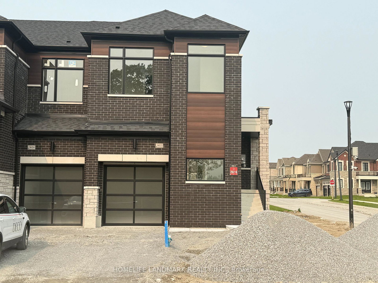 3022-sideline-16-pickering-ontario-e12249073