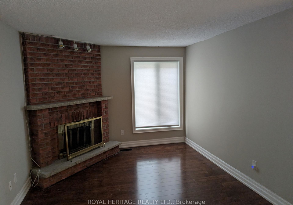 600-creekview-circle-pickering-ontario-e12249399