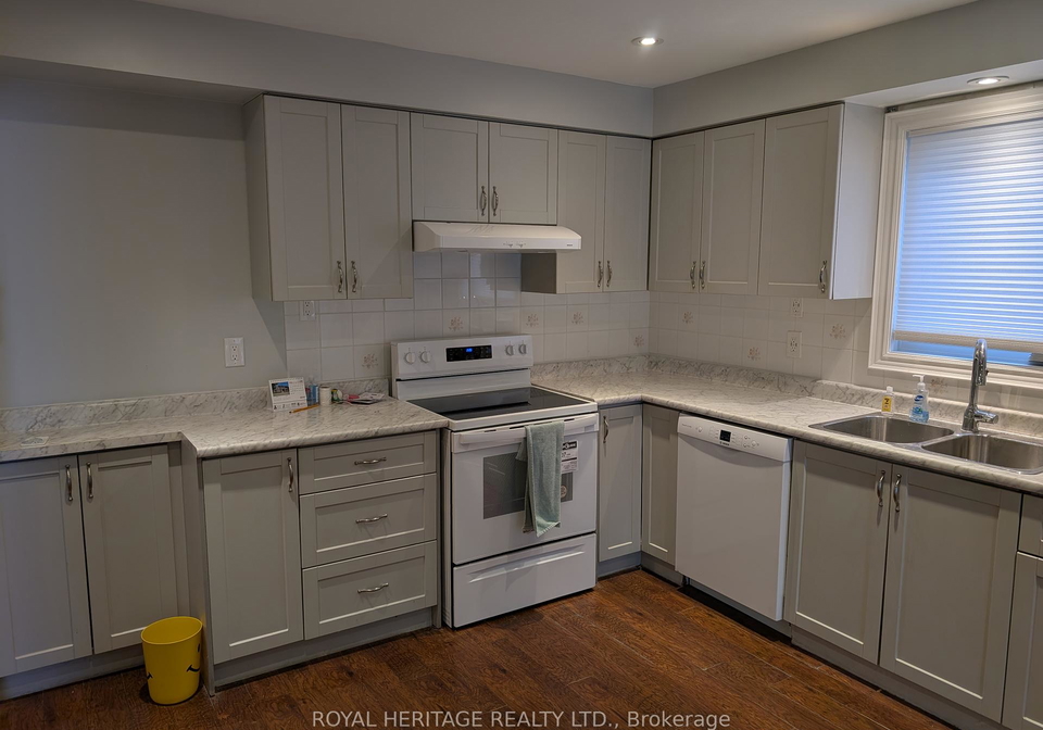 600-creekview-circle-pickering-ontario-e12249399