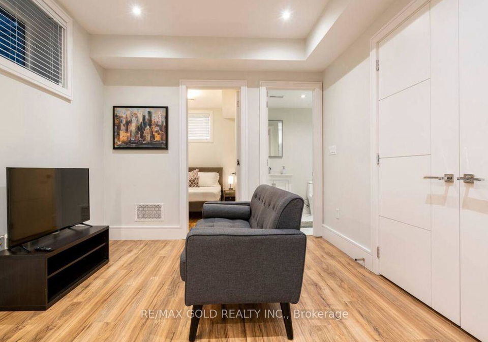 91-cadorna-avenue-east-york-ontario-e12253083