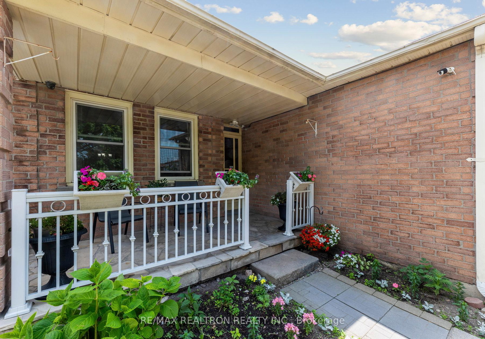6-gardiner-drive-ajax-ontario-e12259855