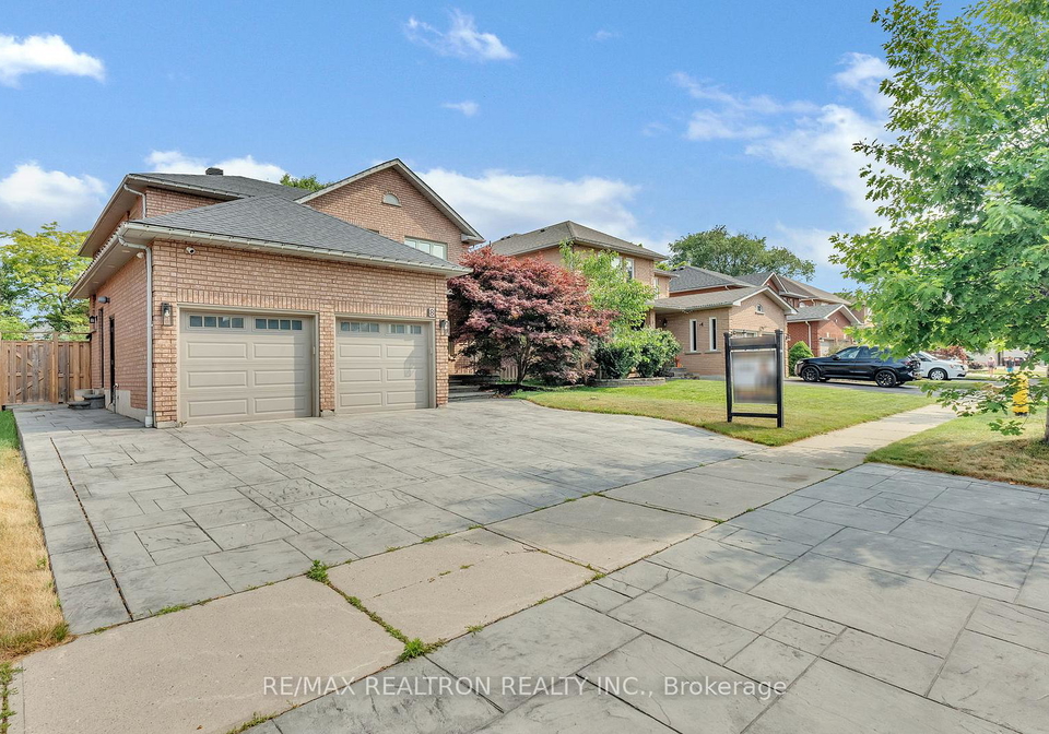 8-falstaff-crescent-whitby-ontario-e12261282