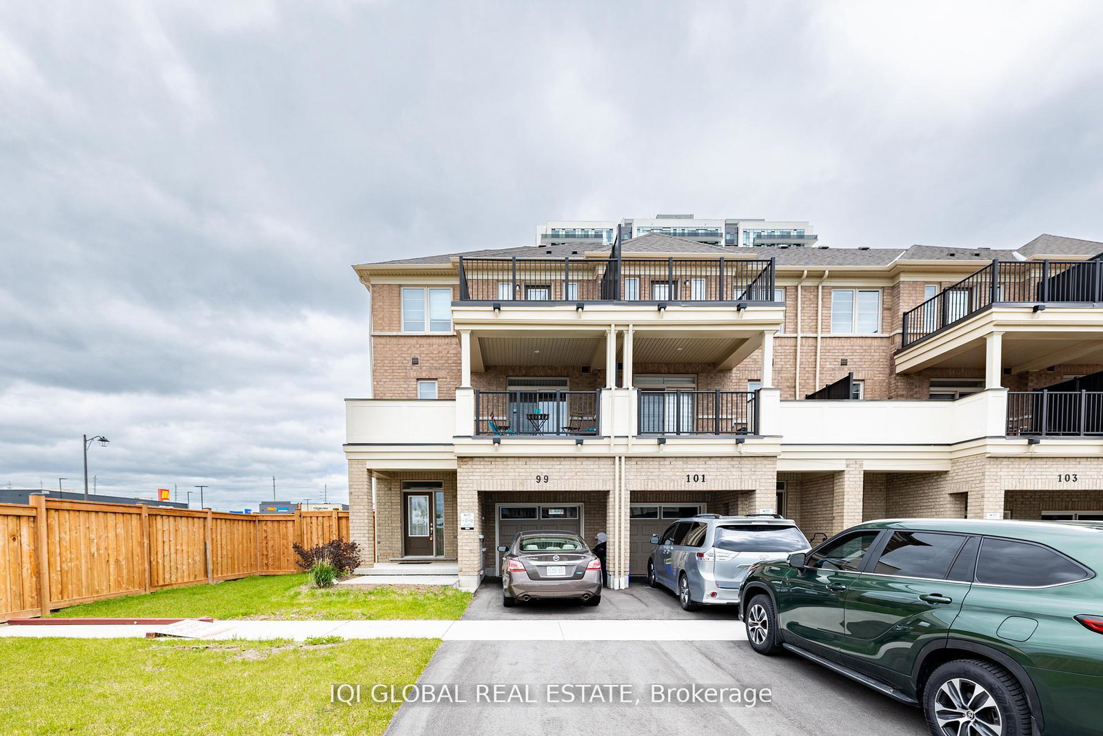 99-air-dancer-crescent-oshawa-ontario-e12268493