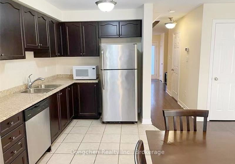 21-kawneer-terrace-scarborough-ontario-e12269478