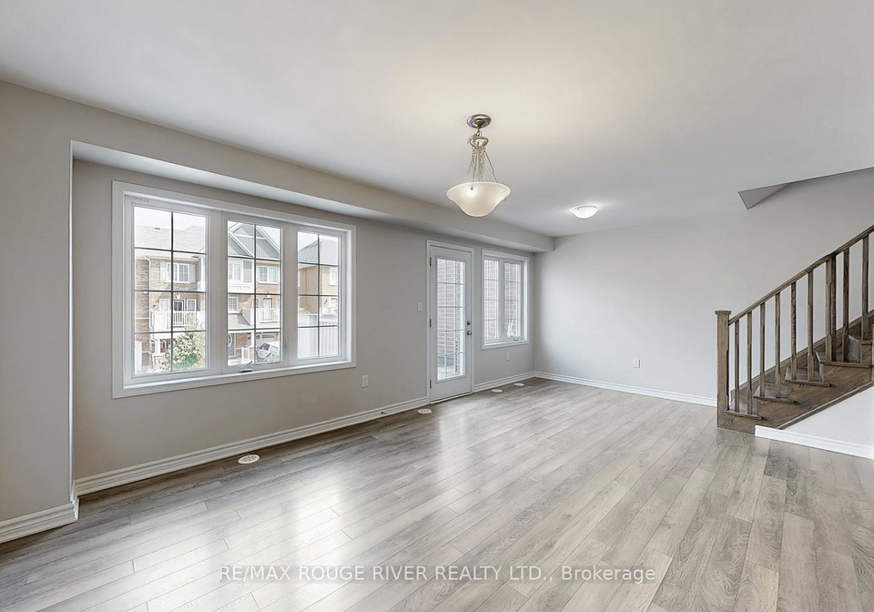 1061-clipper-lane-pickering-ontario-e12273213