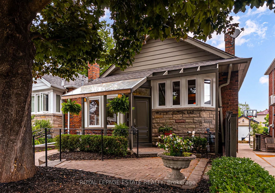 11-lankin-boulevard-east-york-ontario-e12273536