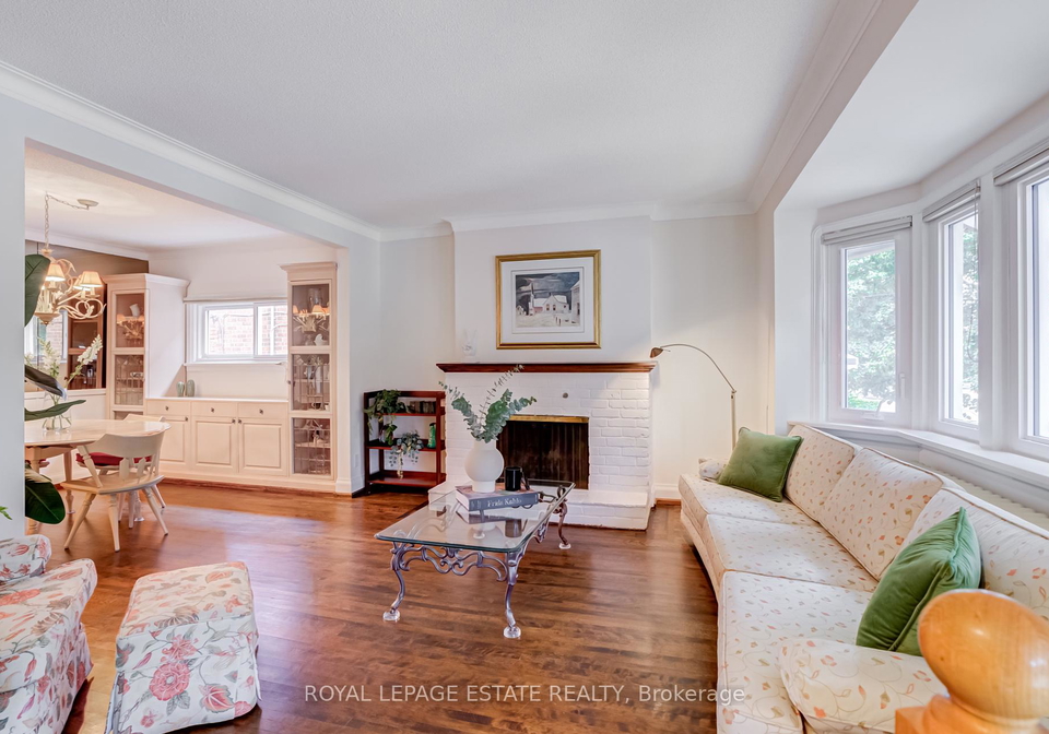 11-lankin-boulevard-east-york-ontario-e12273536
