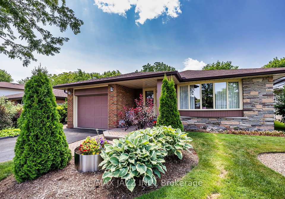 351-orange-crescent-oshawa-ontario-e12274328