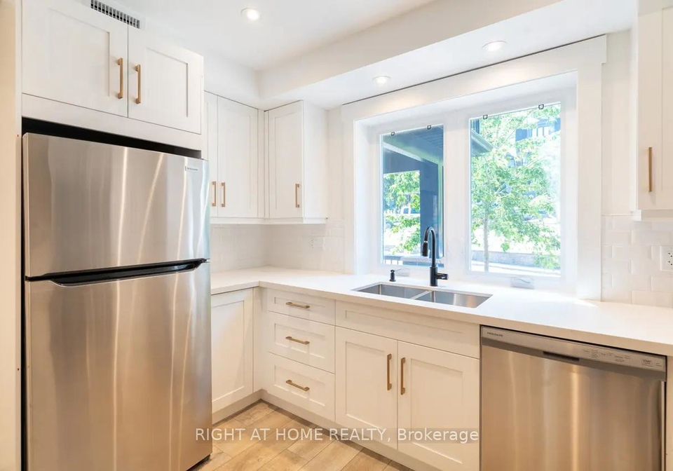 129-kenilworth-avenue-toronto-ontario-e12275109