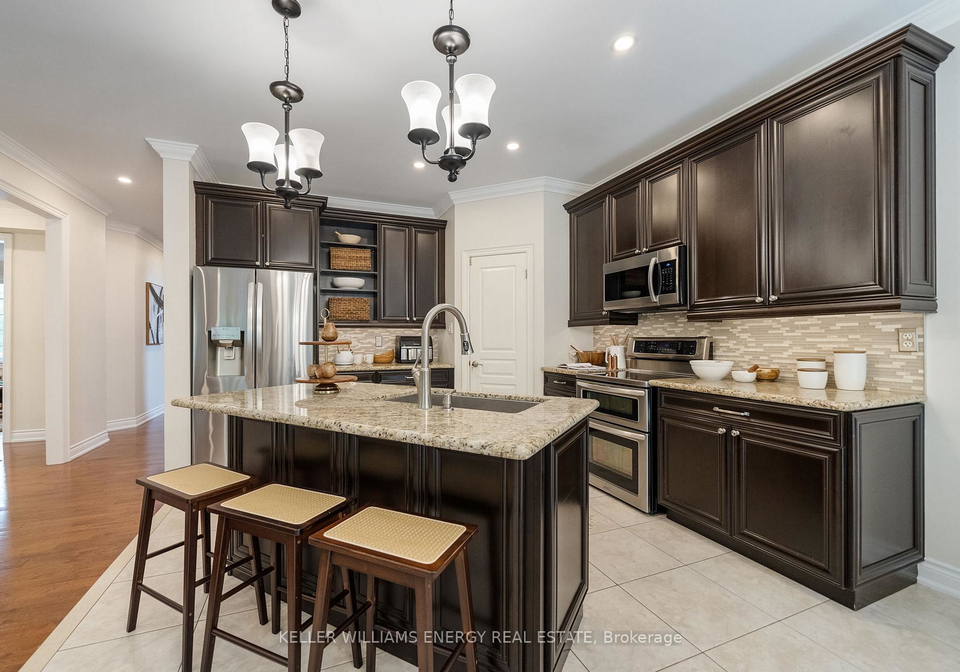 1561-docking-court-oshawa-ontario-e12275276