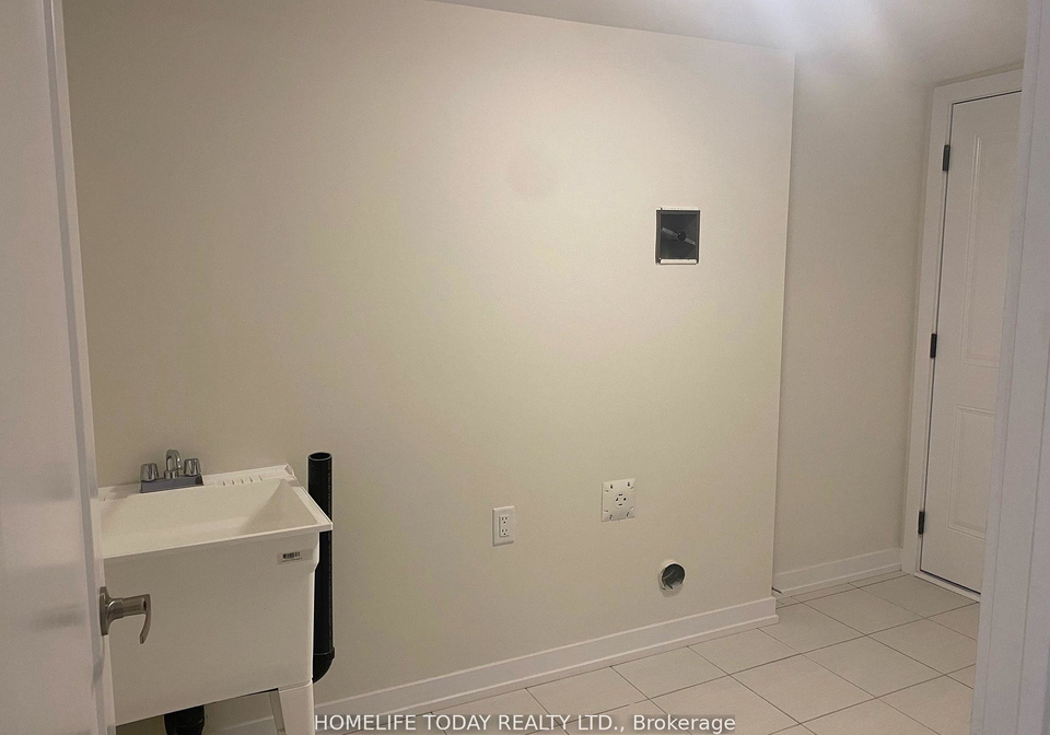 2573-castlegate-crossing-pickering-ontario-e12276570
