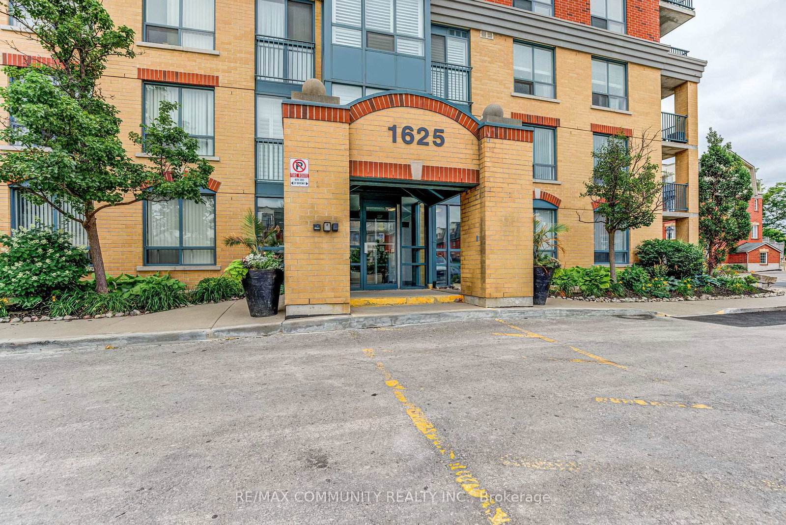 1625-parkway-pickering-ontario-e12276994