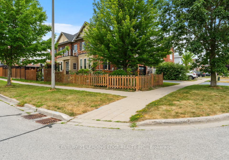 1-woolner-lane-clarington-ontario-e12277343