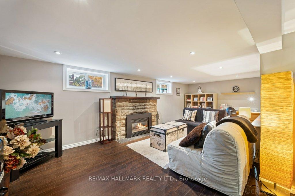 4-four-oaks-gate-east-york-ontario-e12277453