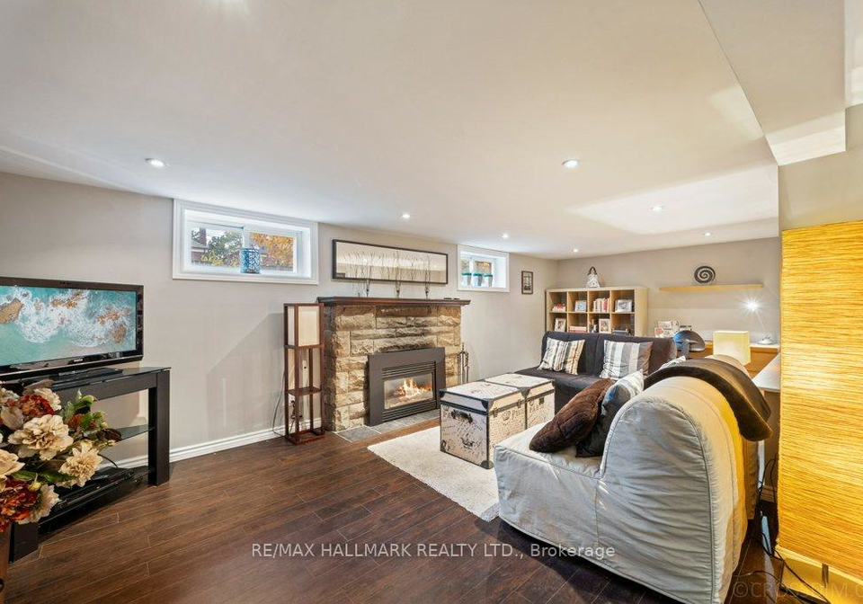 4-four-oaks-gate-east-york-ontario-e12277453