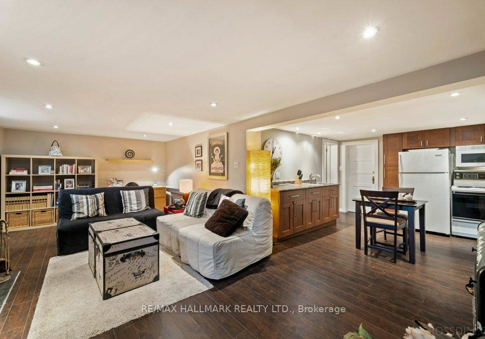 4-four-oaks-gate-east-york-ontario-e12277453
